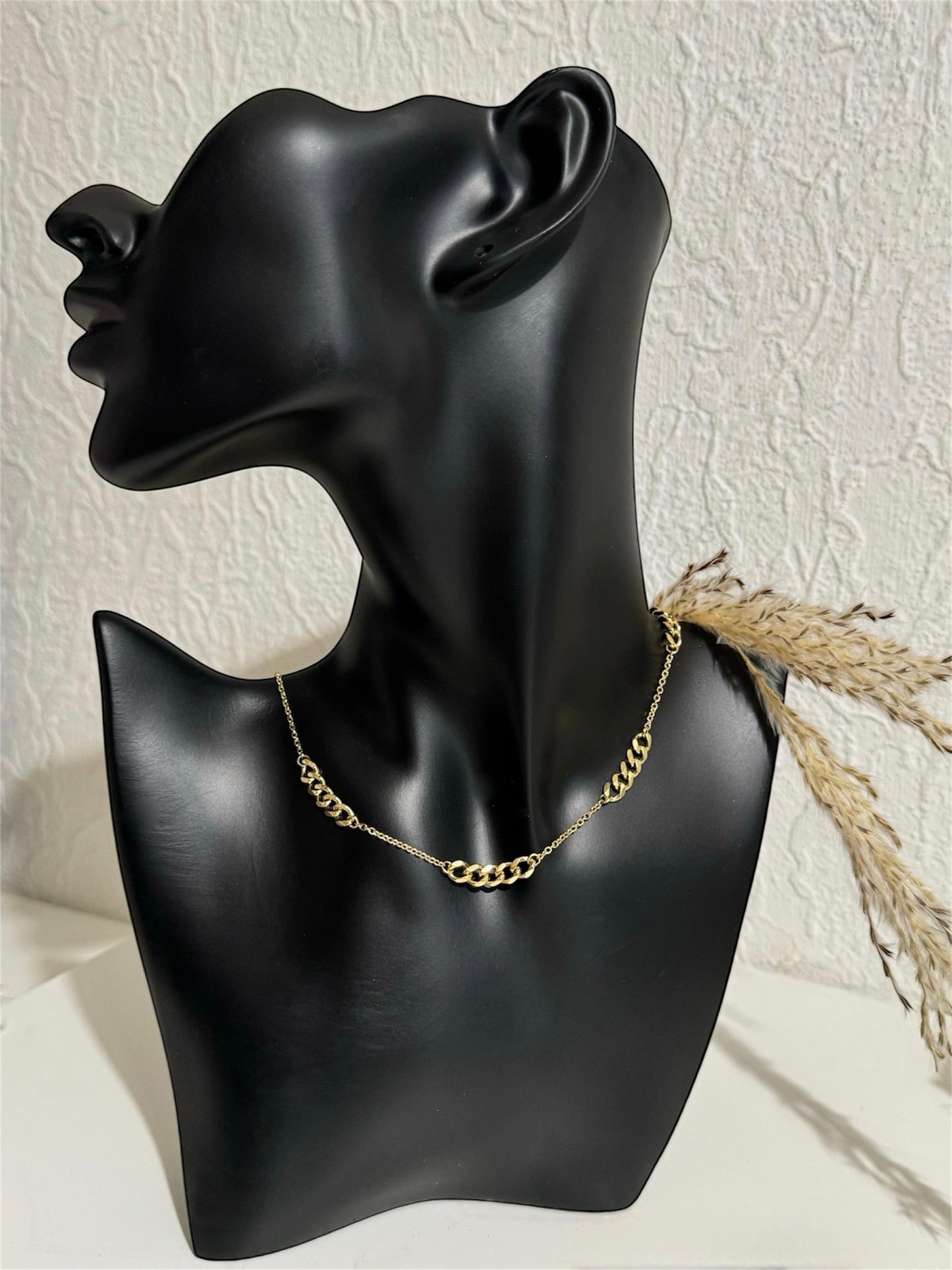 COLLIER ESTELLE